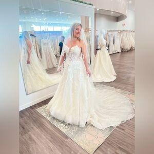 3D Flower Ball Gown. Never worn. Never altered. Called off my wedding. Brand new